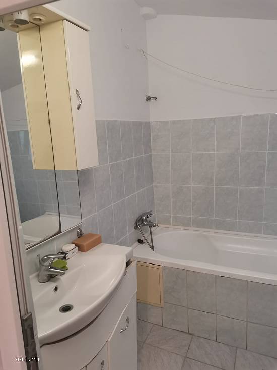 Vând locuință la curte zona Hala Traian