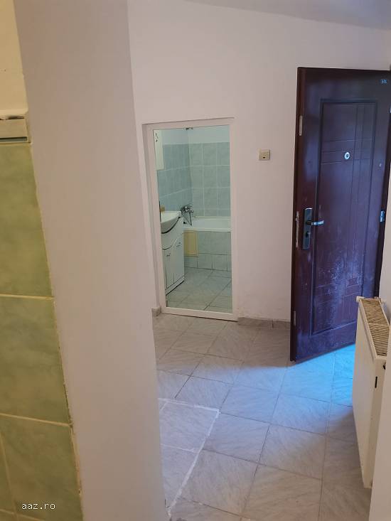 Vând locuință la curte zona Hala Traian