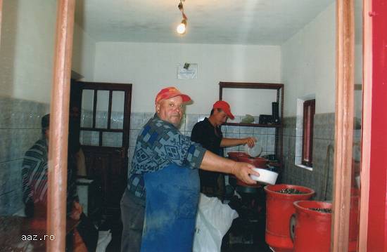 VAND 2 prese de facut ulei