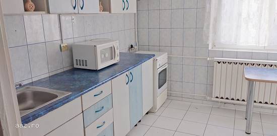 Dau in chirie apartament 3 camere zona Panduri