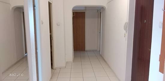 Dau in chirie apartament 3 camere zona Panduri