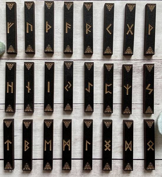Carti tarot Runes oracle +cartea +cadou un set de rune