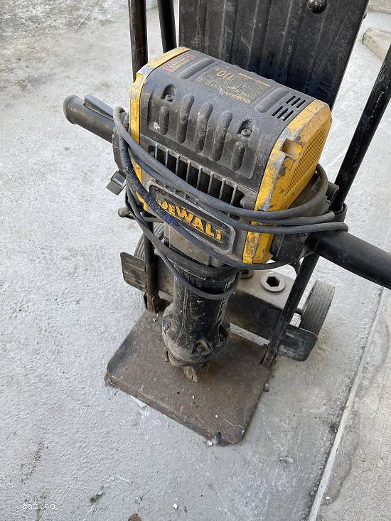 Ciocan demolator DeWALT 2100W,  