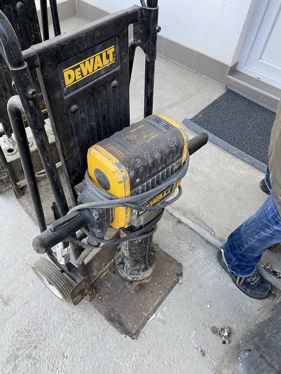 Ciocan demolator DeWALT 2100W,  