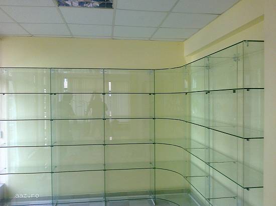 mobilier sticla spatii comerciale rafturi si vitrine