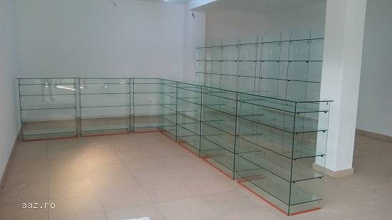 mobilier sticla spatii comerciale rafturi si vitrine