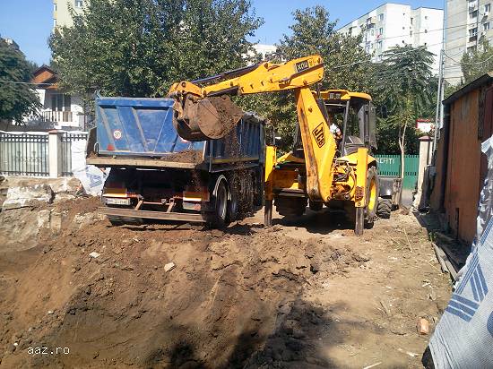 Inchiriez Buldoexcavator cu picon Bucuresti si Ilfov