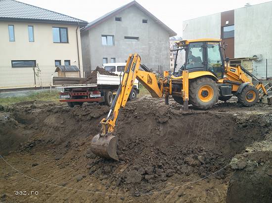 Inchiriez Buldoexcavator cu picon Bucuresti si Ilfov