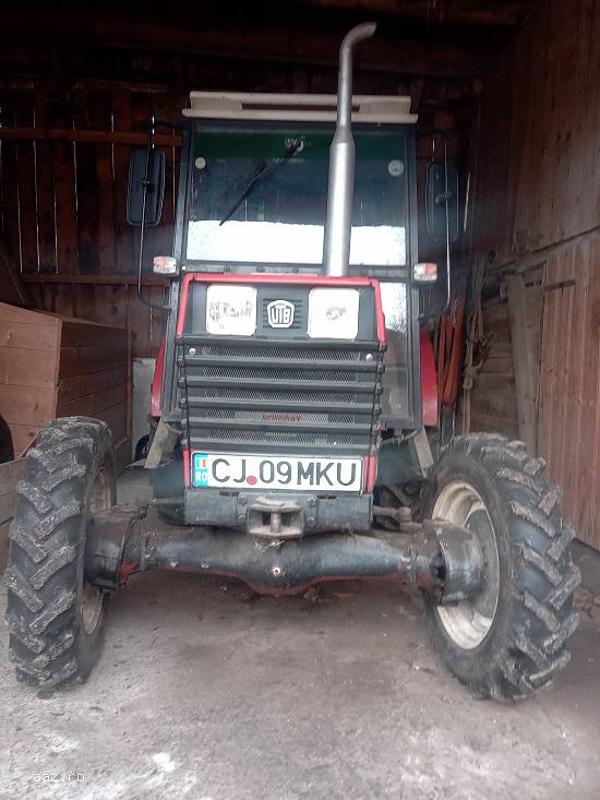 Disponibil tractor453DT