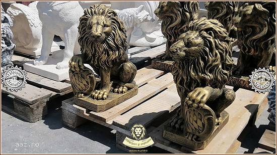 Set statuete lei cu blazon,  auriu patinat,  model S2.