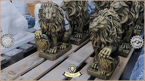 Set statuete lei cu blazon,  auriu patinat,  model S2.