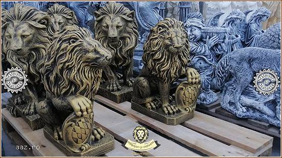 Set statuete lei cu blazon,  auriu patinat,  model S2.