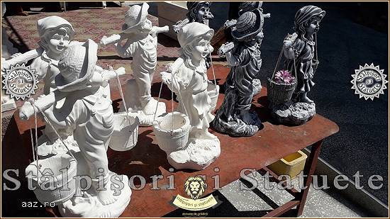 Set statuete copii cu gălețile,    alb marmorat,    model S38-S39.