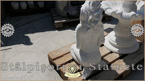 Statuetă sirenă cu scoică,  alb marmorat,  model S49.