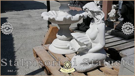 Statuetă sirenă cu scoică,  alb marmorat,  model S49.