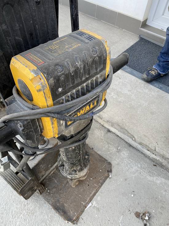 Ciocan demolator DeWALT 2100W,  