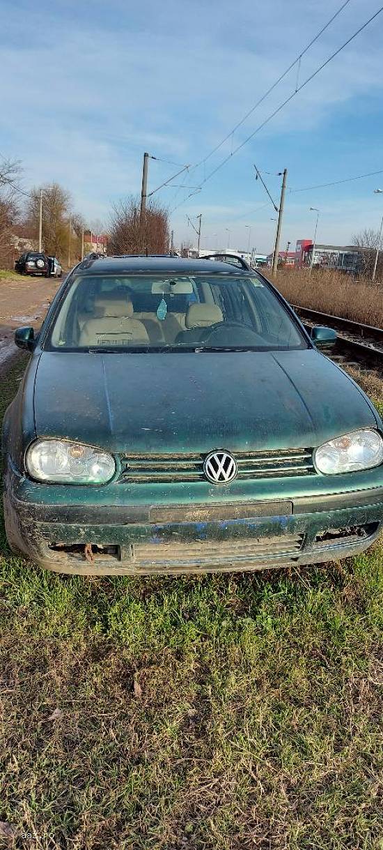 Masina vw golf 4 pentru piese