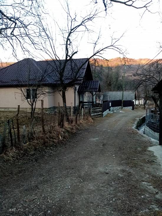 Vând teren intravilan