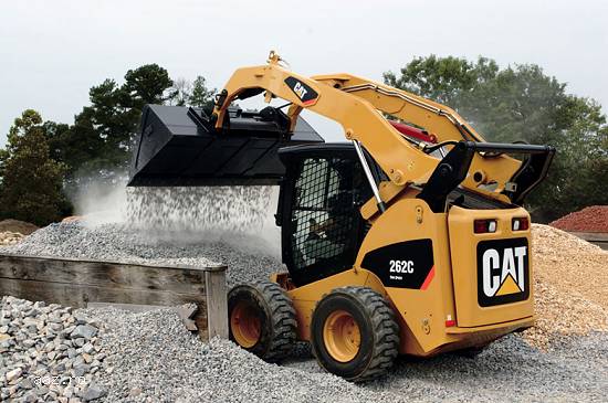 Inchiriez bobcat / miniincarcator / skid