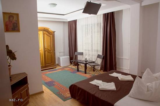 Pensiune 13 camere duble Caciulata Manastirea Cozia 570.000 euro