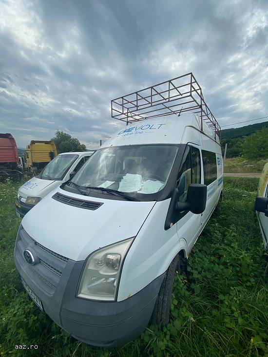 Autotutilitara Ford Transit.