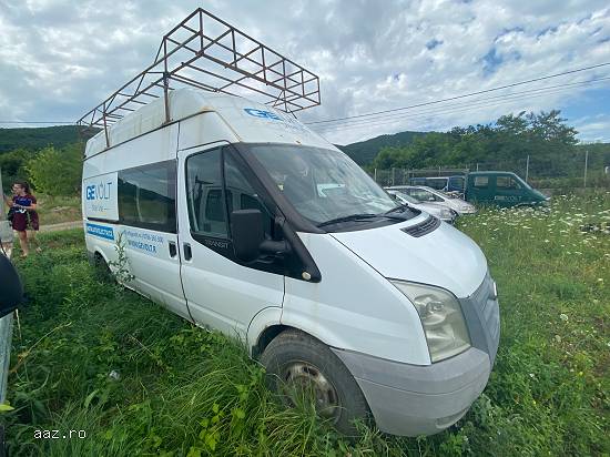 Autotutilitara Ford Transit.