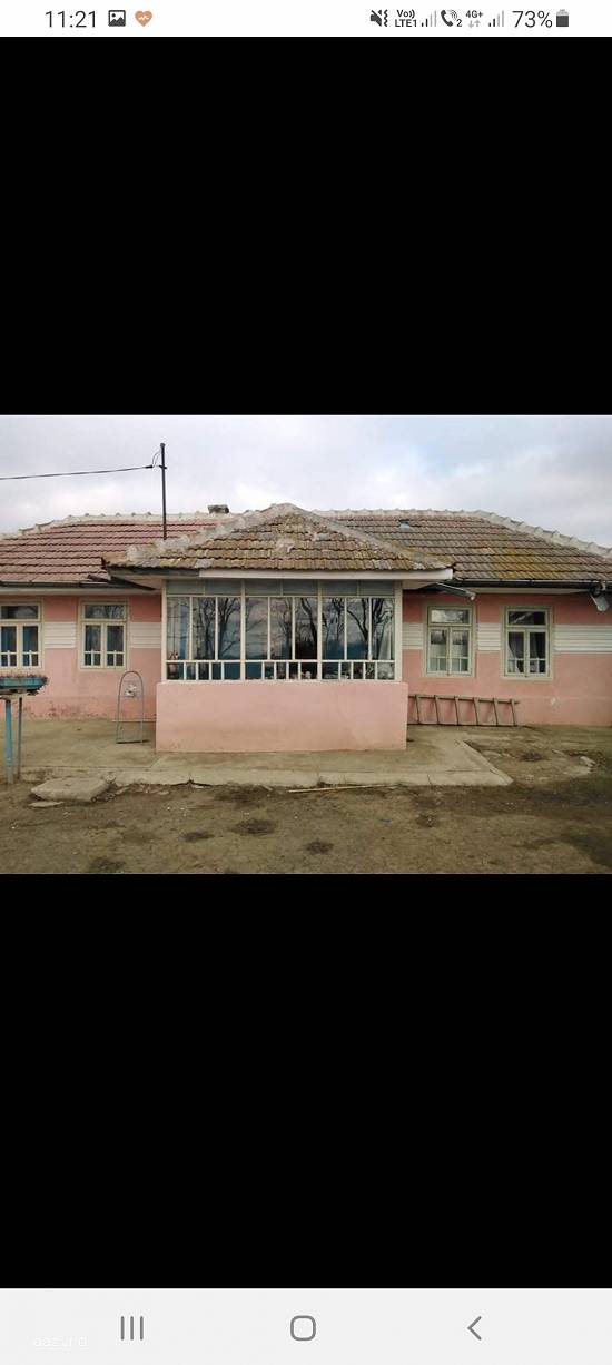 Casă bătrânească cu teren. Localiatatea Râșești 3720m pătrați lângă vama Albița si raul