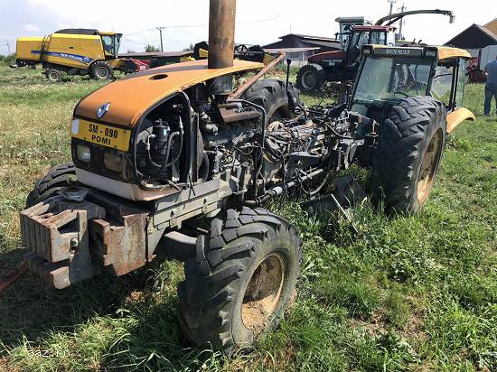. Tractor Renault 325 .
