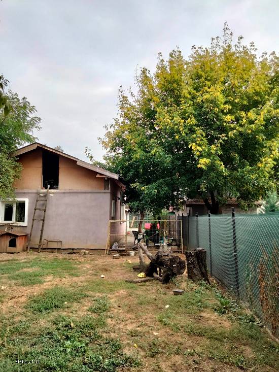 Casă și teren