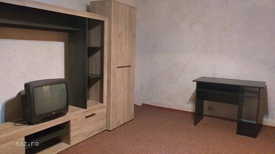 Inchiriez apartament cu o camera decomandat zona Lunei