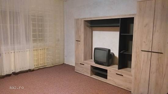 Inchiriez apartament cu o camera decomandat zona Lunei