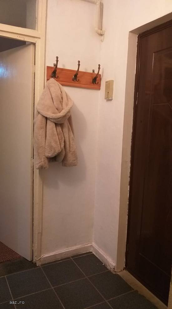 Inchiriez apartament cu o camera decomandat zona Lunei