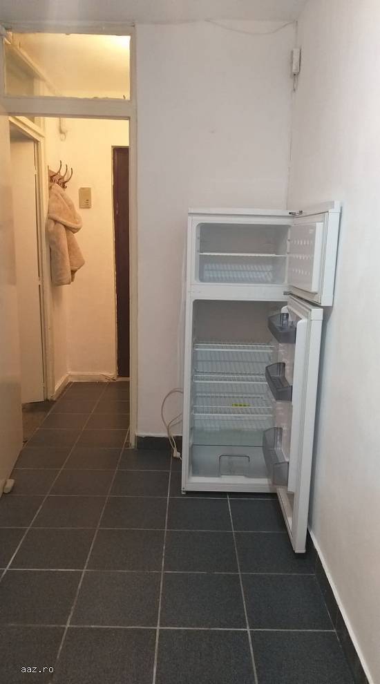 Inchiriez apartament cu o camera decomandat zona Lunei