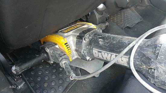 . Ciocan demolator DeWALT 2100W .