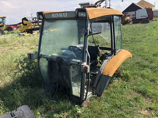 Tractor Renault 325,   loc. Pomi