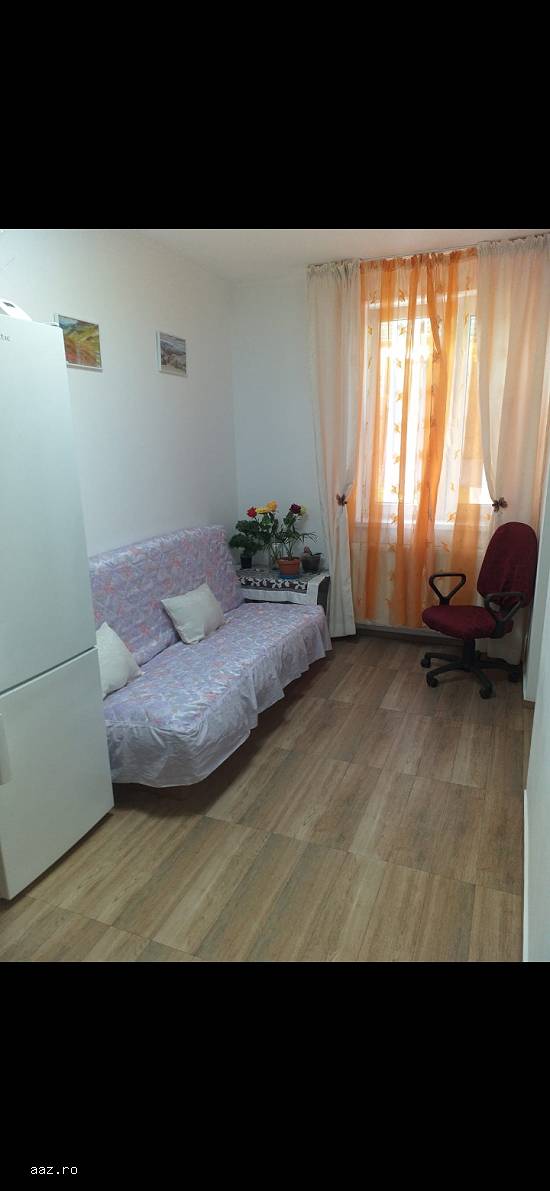 Închiriez garsoniera