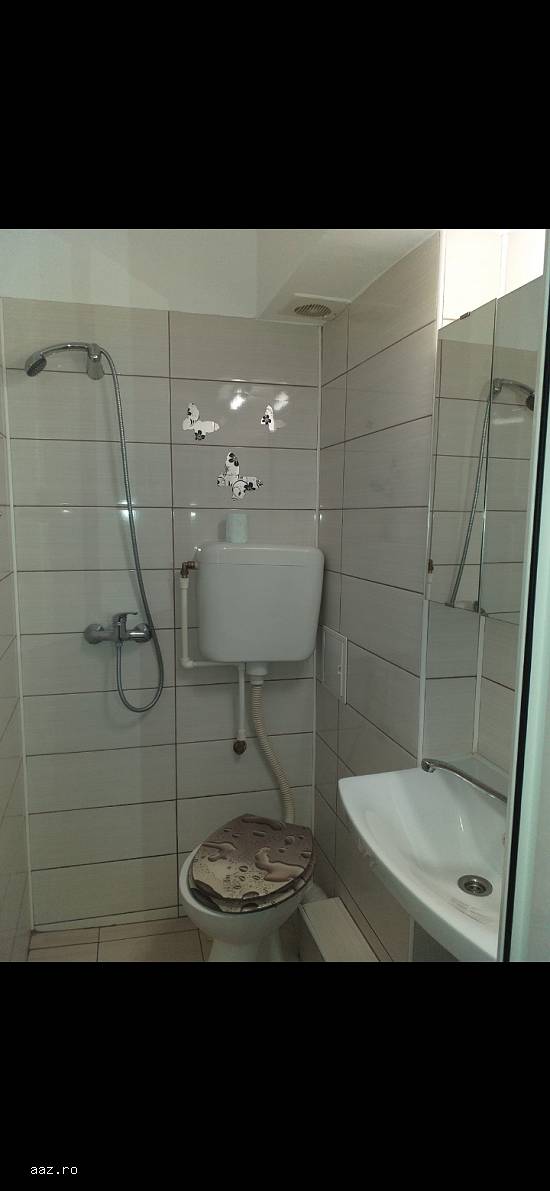 Închiriez garsoniera
