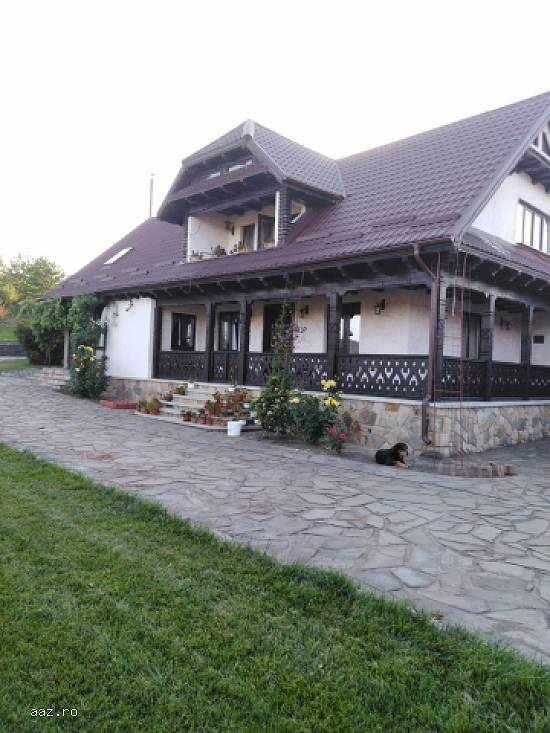Vila 360mp,   curte 9600mp,   Almas,  Neamt,   280000 euro