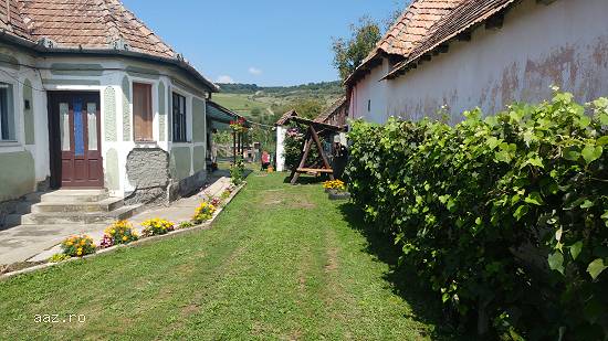 Proprietate imobiliara formata din teren si constructii - Suplac,    jud. Mures -