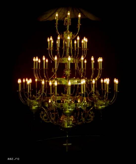 Candelabre mari Policandre biserică