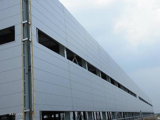 Montam panouri sandwich / executam constructii metalice diverse.