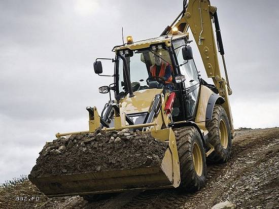 Inchiriez buldoexavator cu atasamente diferite