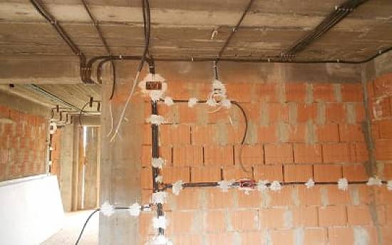 Montaj sau înlocuire instalații electrice rezidențiale / industriale