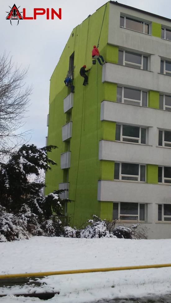 Întreținerea construcțiilor cu alpiniști utilitari zona Cluj,  Bistrița,  Bihor,  Mureș,  Săl