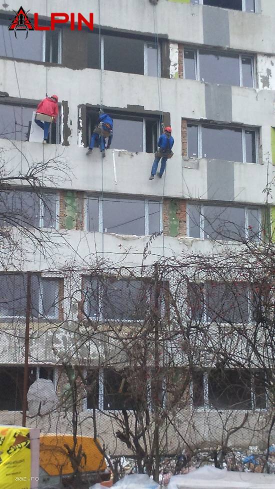 Întreținerea construcțiilor cu alpiniști utilitari zona Cluj,  Bistrița,  Bihor,  Mureș,  Săl