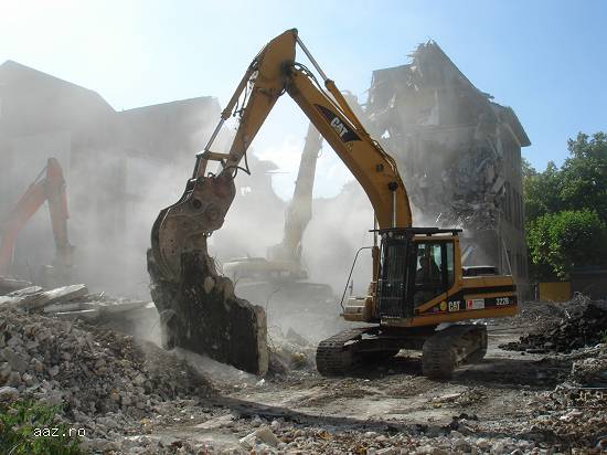 Demolam diverse constructii civile si industriale