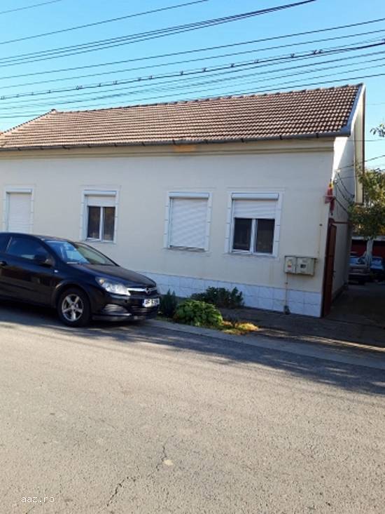 Casa,   322mp,   teren 694mp,   UTA,   Arad,   300000 euro