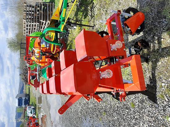 Semanatoare Mecanica de Porumb pe 4 Randuri cu Fertilizare