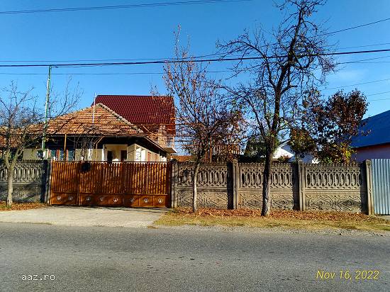 Vând casa