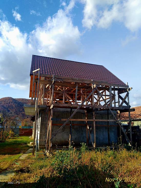 Vând casa